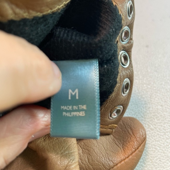 Beige Leather gloves by Nine West, lined. Grommet and buckle detail.EUC - Picture 5 of 7